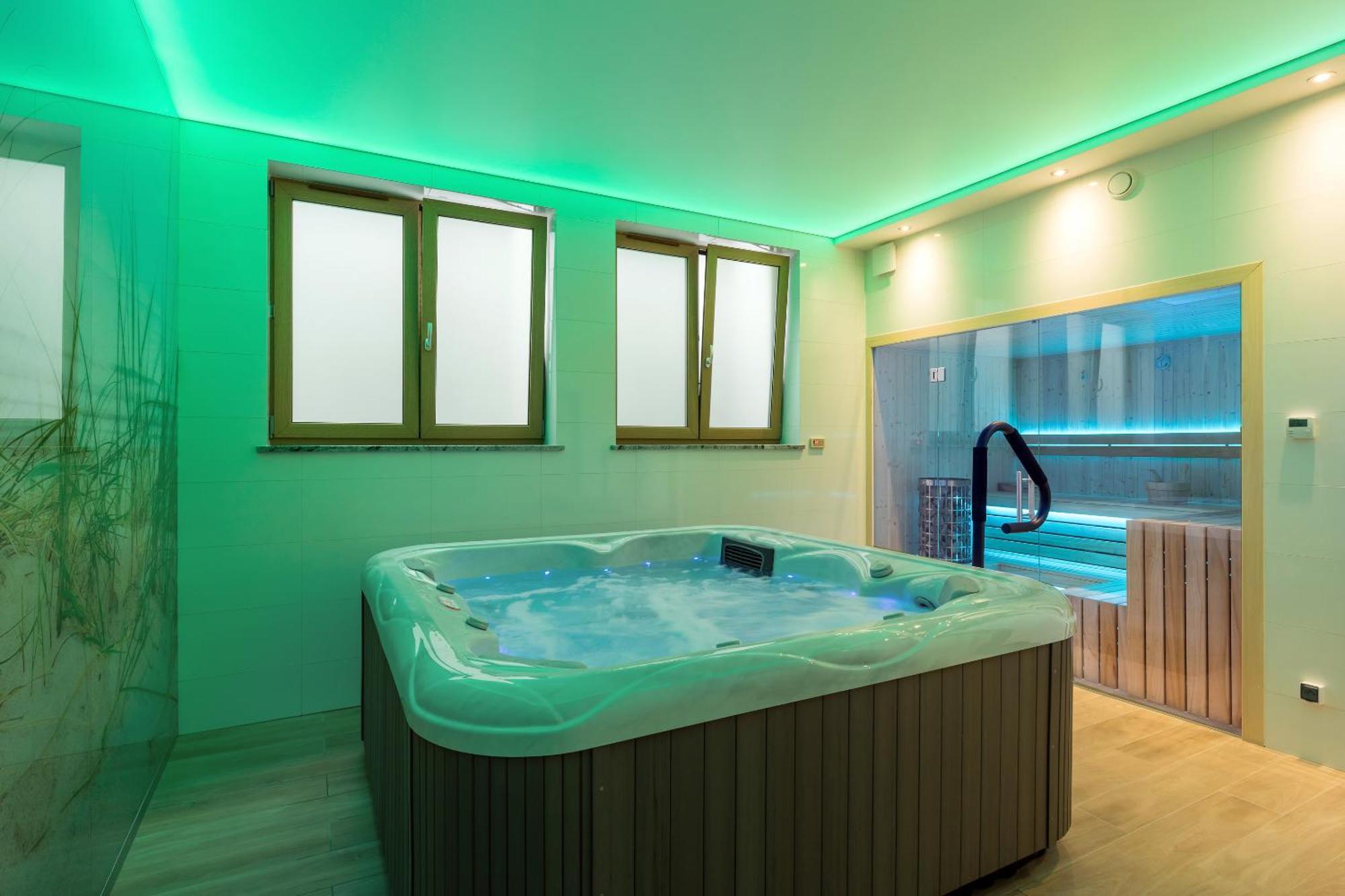 Underground Apartment In A Lux Holiday House Posejdon By Renters Prestige 쿠크제보 외부 사진